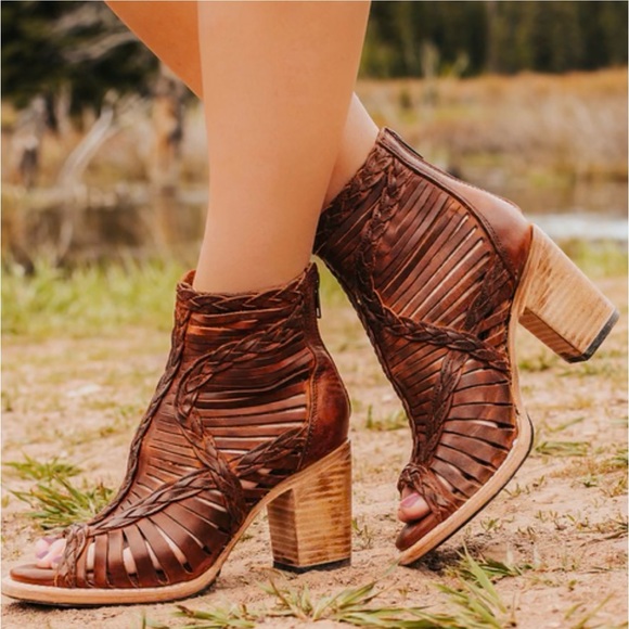 Freebird Bella Leather Heeled Boots - Picture 4 of 12